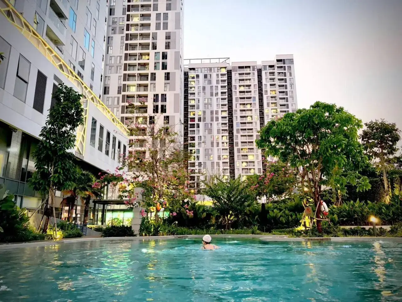 Hồ bơi nội khu Urban Green