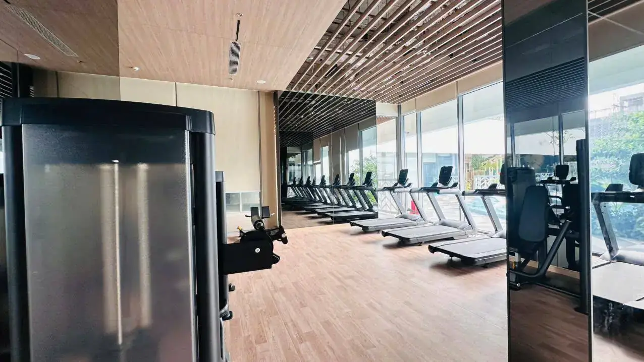 Phòng gym vách kính Urban Green