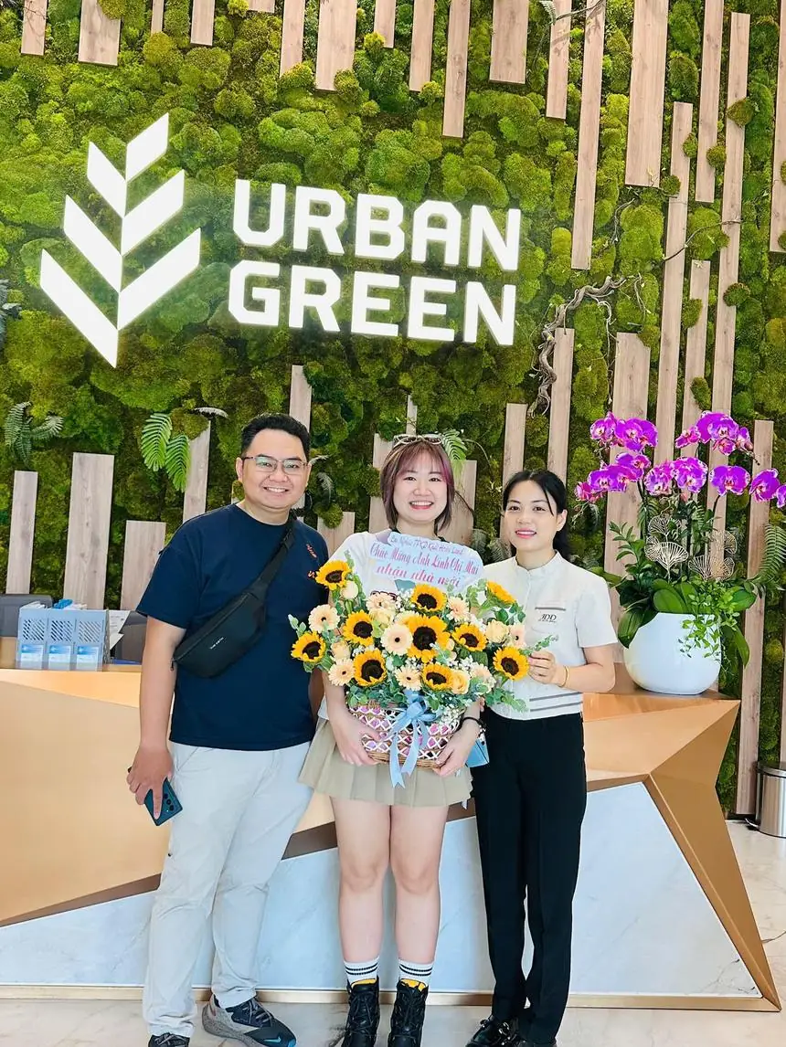 Khách hàng nhận nhà Urban Green cùng Mr Nghĩa – Bàn giao tại sảnh Urban Green